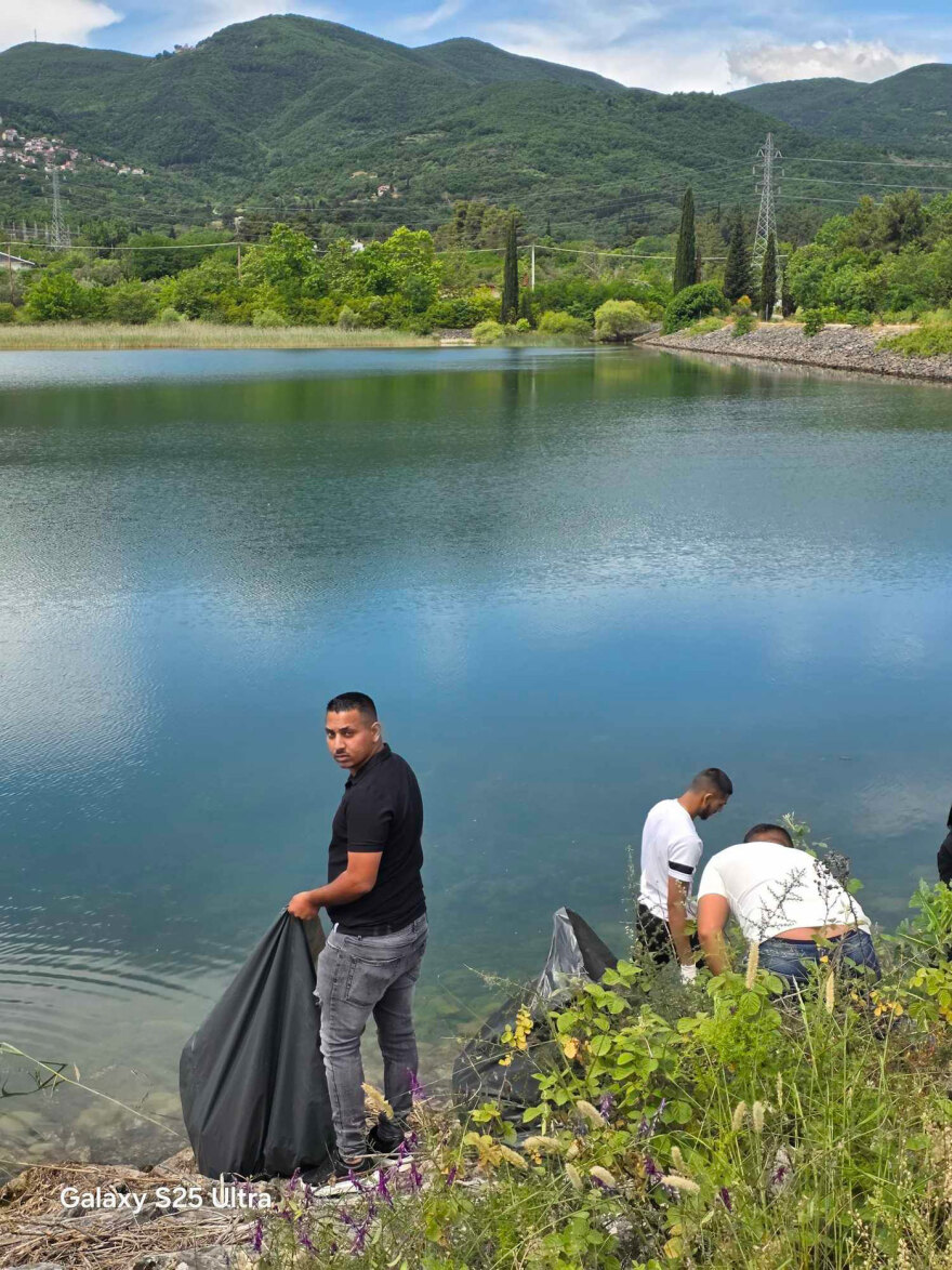 Ρομά καθάρισαν τη λίμνη Μοσχάτου στην Καρδίτσα: Συγκεντρώθηκαν τρεις τόνοι απορριμμάτων, δείτε εικόνες
