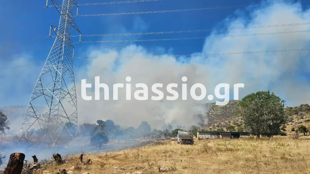 Φωτιά τώρα στον Ασπρόπυργο – Μεγάλη επιχείρηση της Πυροσβεστικής με ελικόπτερο [ΦΩΤΟ-ΒΙΝΤΕΟ]